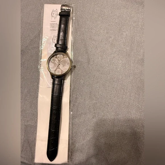 Vintage World Map Women's Watch - Picture 3 of 4